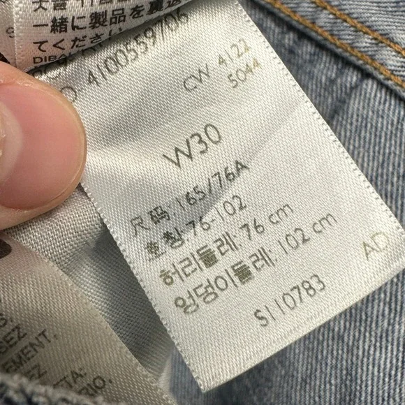 Levis Premium 501 Womens Jean 90s Shorts 30 Blue Distressed  Loose Fit Denim NEW - Picture 5 of 10